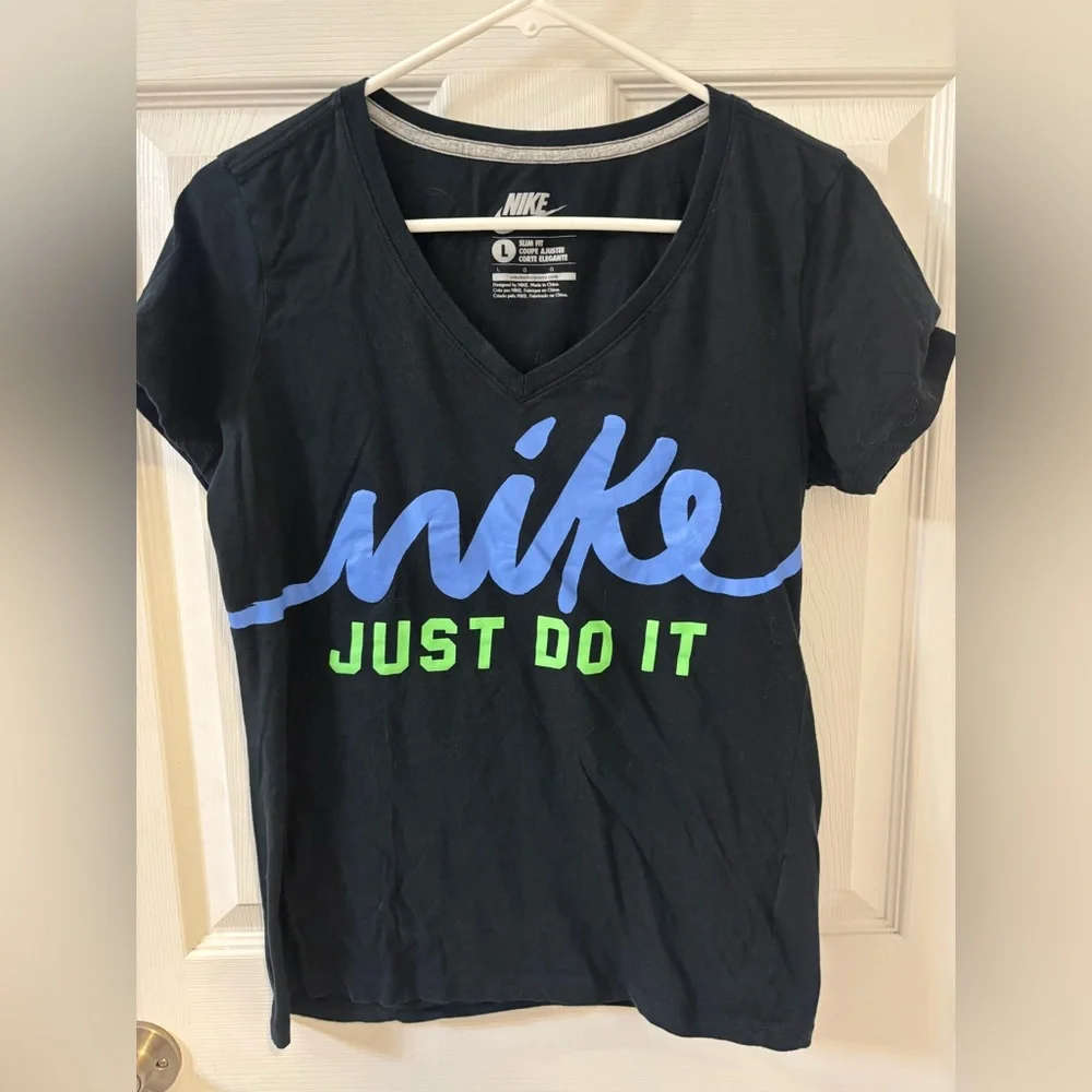 5/$25 Nike Black‎ V Neck T shirt
